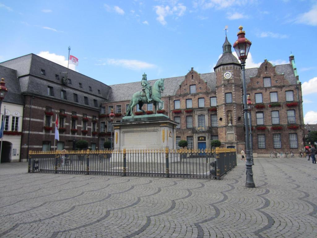 Altduesseldorf 3*